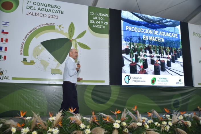 Dr. Prometeo Sánchez da ponencia en el 7mo congreso